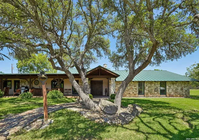 2nd image of 722 W Lacey Oaks Parkway, Kerrville, TX 78028 | MLS# 1990351