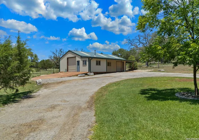 3rd image of 722 W Lacey Oaks Parkway, Kerrville, TX 78028 | MLS# 1990351