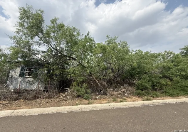 4th image of 1711 Matamoros, Cotulla, TX 78014 | MLS# 1990363