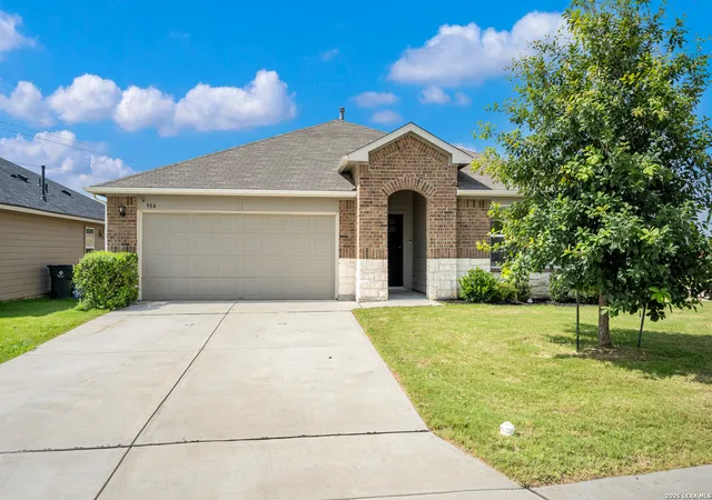 Homes for sale in Seguin, TX | 984 Amble Oak, Seguin, TX 78155 | MLS# 1990458
