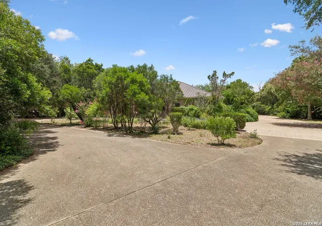 Photo 3 of Single family home for sale at 237 Crest Trl, San Antonio, TX 78232 | MLS# 1990470 | Listing updated on 2026-09-11
