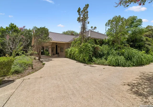 Photo 4 of Single family home for sale at 237 Crest Trl, San Antonio, TX 78232 | MLS# 1990470 | Listing updated on 2026-09-11