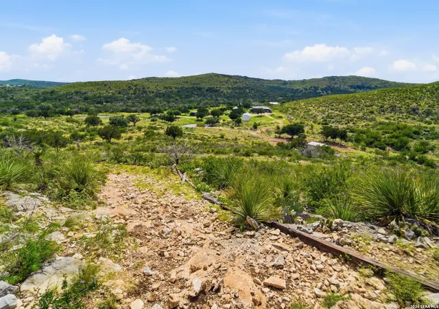 4th image of 324 Private Road 3325, Sabinal, TX 78881 | MLS# 1990562