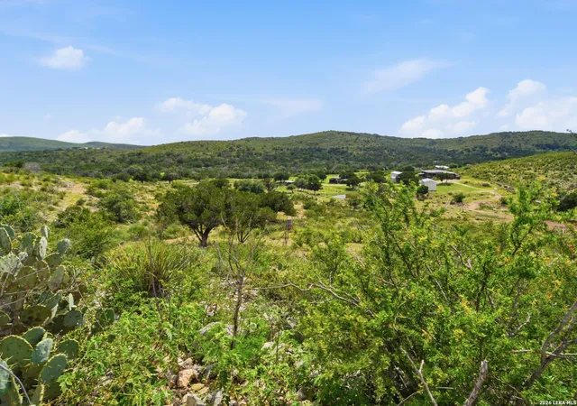 5th image of 324 Private Road 3325, Sabinal, TX 78881 | MLS# 1990562