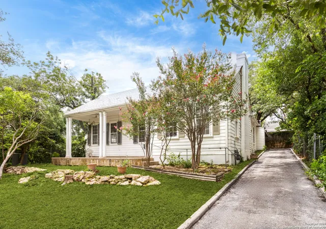 Photo 3 of Sale Pending at 527 Kings Ct, San Antonio, TX 78212 | MLS# 1990612 | Listing updated on 2026-09-30