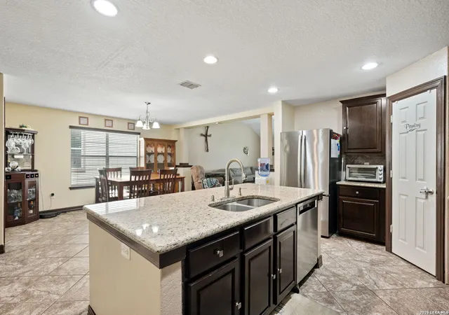 5th image of 5934 Cielo Rnch, San Antonio, TX 78218 | MLS# 1990680