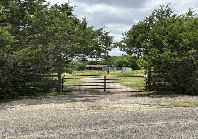2nd image of 9 Sky Line Dr, Comfort, TX 78013 | MLS# 1990702