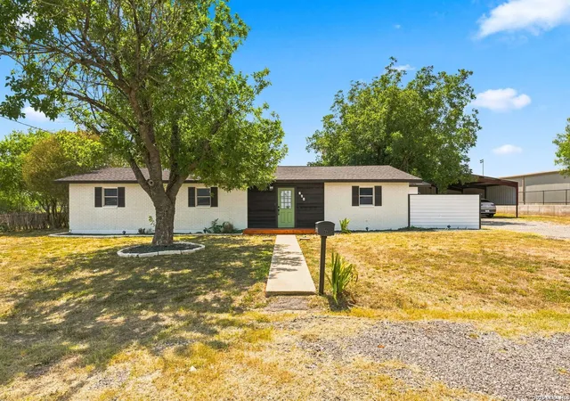 Photo 1 of Single family home for sale at 208 S State Hwy 16, Jourdanton, TX 78026 | MLS# 1990707 | Listing updated on 2026-09-09