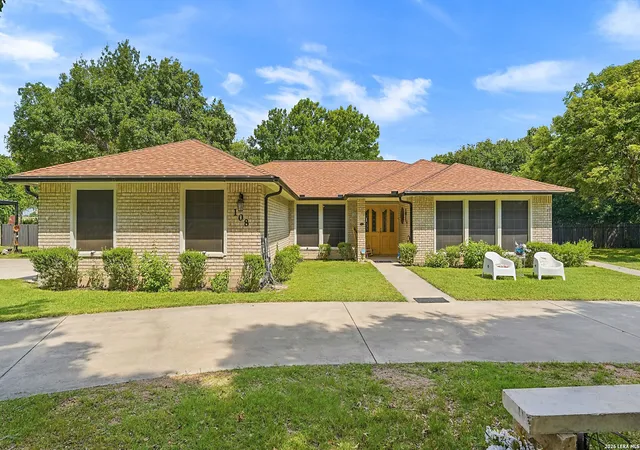 2nd image of 108 Woodlake Dr, Mc Queeney, TX 78123 | MLS# 1990759