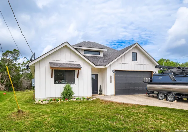 Photo 1 of Single family home for sale at 3484 Lakeview Dr, Canyon Lake, TX 78133 | MLS# 1990854 | Listing updated on 2026-07-19