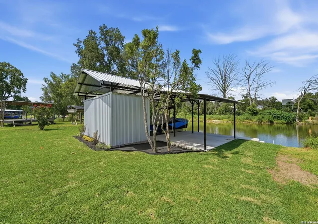 4th image of 136 Lakeside, Seguin, TX 78155 | MLS# 1990950