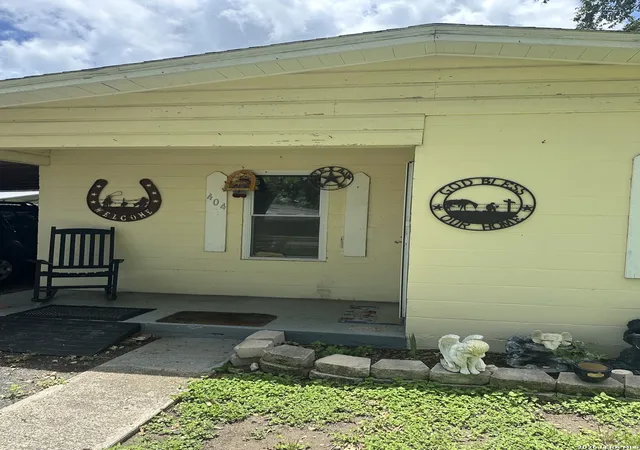 1st image of 404 Polk St, Sabinal, TX 78801 | MLS# 1990987