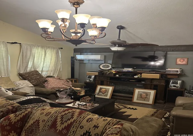 4th image of 404 Polk St, Sabinal, TX 78801 | MLS# 1990987