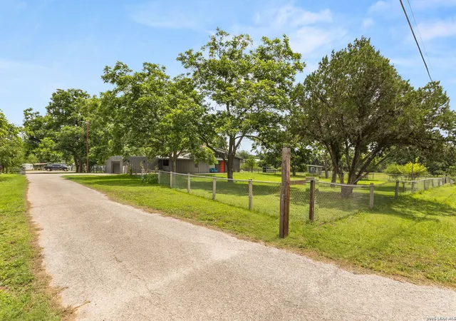 4th image of 249 Signal Hill Rd, Seguin, TX 78155 | MLS# 1991005