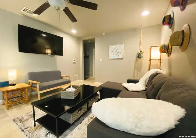 5th image of 618 S Park Blvd, San Antonio, TX 78204 | MLS# 1991006
