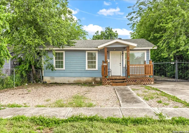 2nd image of 423 Princeton Ave, San Antonio, TX 78201 | MLS# 1991068