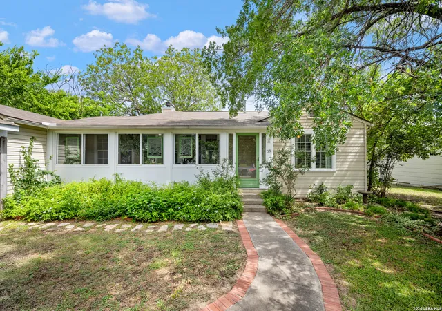 3rd image of 131 Larchmont Dr, San Antonio, TX 78209 | MLS# 1991117