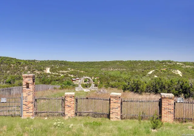 image of 324 E Headwaters Ranch Rd, Kendalia, TX 78027 | MLS# 1991190