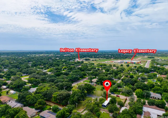 23rd image of 111 W Mahaffey St, Uvalde, TX 78801 | MLS# 1991263