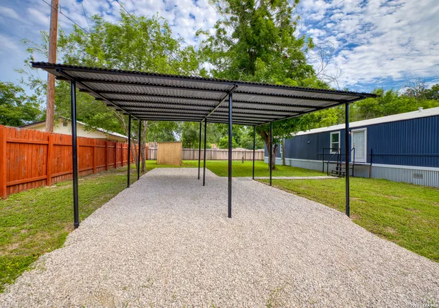 4th image of 111 W Mahaffey St, Uvalde, TX 78801 | MLS# 1991263