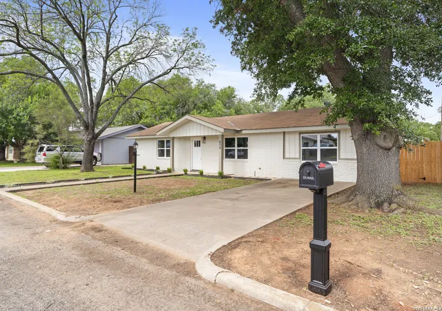 Photo 3 of Single family home for sale at 614 S Columbus St, Fredericksburg, TX 78624 | MLS# 1991417 | Listing updated on 2026-09-08