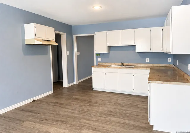 5th image of 145 Leroux St, San Antonio, TX 78207 | MLS# 1991420