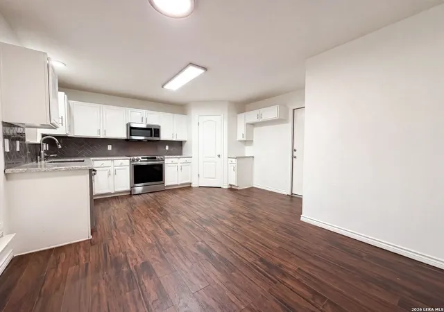 Photo 2 of Single family home for sale at 8423 Berry Knoll Dr, Universal City, TX 78148 | MLS# 1991430 | Listing updated on 2026-09-18