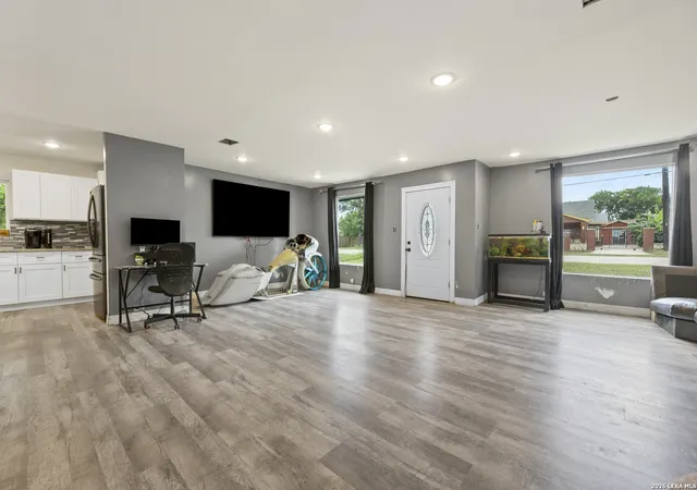 Photo 4 of Single family home for sale at 170 Dorsey St, San Antonio, TX 78221 | MLS# 1991449 | Listing updated on 2026-06-23