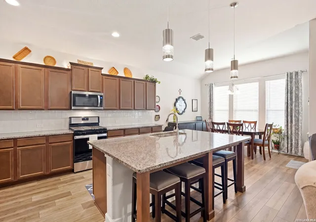 4th image of 311 Rhapsody Rdg, Spring Branch, TX 78070 | MLS# 1991459