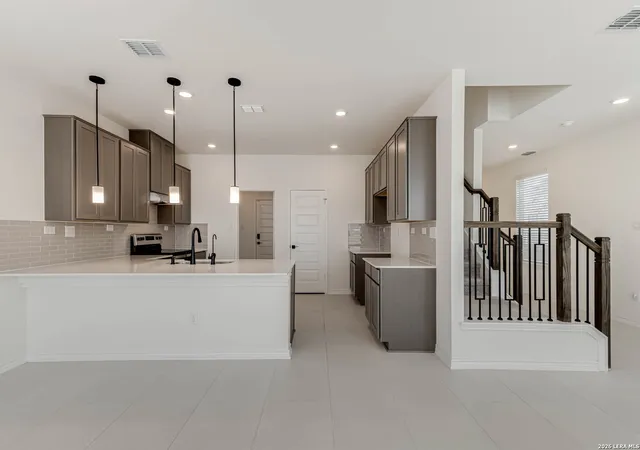 Listing Photo 5 - Condo for sale in building located at 14839 Vance Jackson Rd, San Antonio, TX 78249 - Unit #503