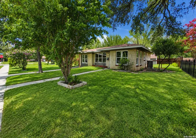 2nd image of 323 Maplewood Ln, San Antonio, TX 78216 | MLS# 1991532
