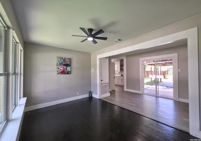 4th image of 323 Maplewood Ln, San Antonio, TX 78216 | MLS# 1991532