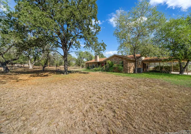 Photo 2 of Single family home for sale at 82 Pulliam Dr, Pleasanton, TX 78064 | MLS# 1991535 | Listing updated on 2026-06-23