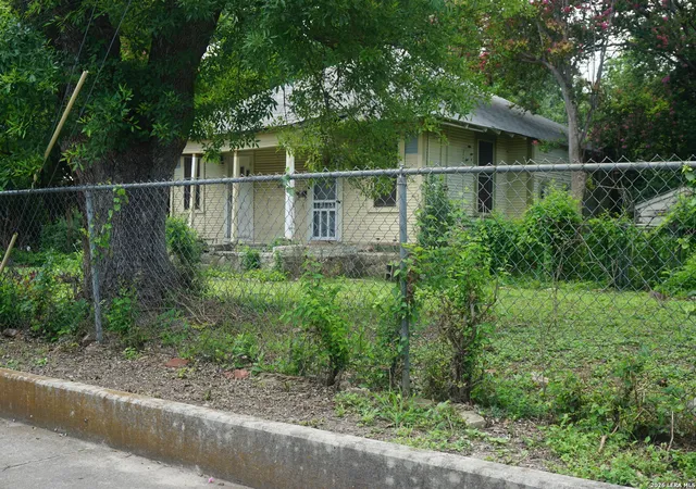 Photo 2 of Single family home for sale at 104 New York Pl, San Antonio, TX 78214 | MLS# 1991547 | Listing updated on 2026-06-23