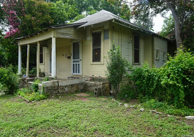 Photo 3 of Single family home for sale at 104 New York Pl, San Antonio, TX 78214 | MLS# 1991547 | Listing updated on 2026-06-23