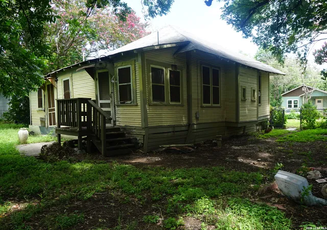 Photo 4 of Single family home for sale at 104 New York Pl, San Antonio, TX 78214 | MLS# 1991547 | Listing updated on 2026-06-23
