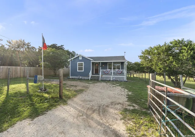 Photo 1 of Single family home for sale at 1283 Rocky Creek Dr, Canyon Lake, TX 78133 | MLS# 1991620 | Listing updated on 2026-08-26