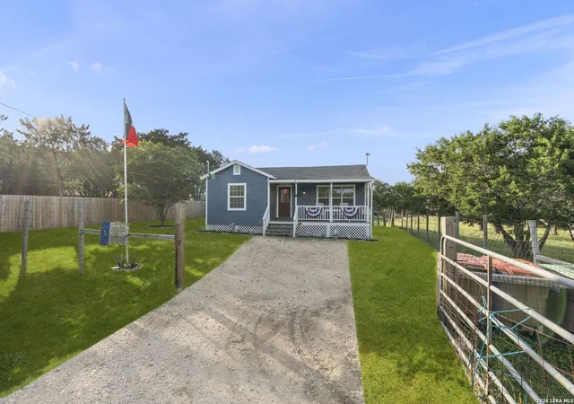 Photo 2 of Single family home for sale at 1283 Rocky Creek Dr, Canyon Lake, TX 78133 | MLS# 1991620 | Listing updated on 2026-08-26