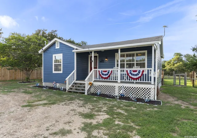 Photo 3 of Single family home for sale at 1283 Rocky Creek Dr, Canyon Lake, TX 78133 | MLS# 1991620 | Listing updated on 2026-08-26