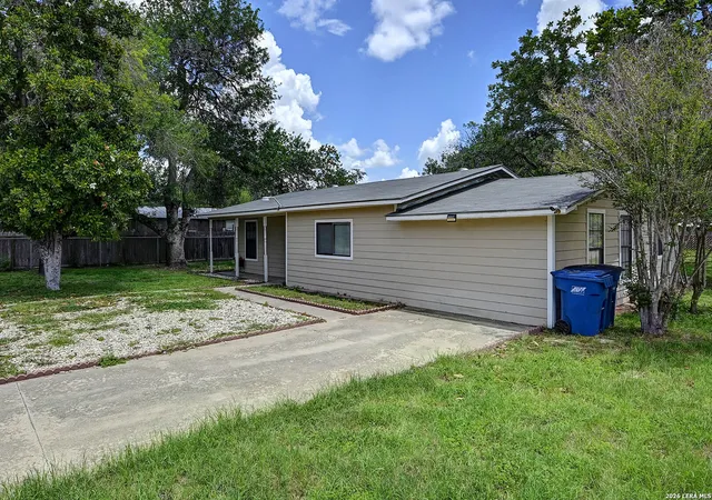 Photo 4 of Single family home for sale at 904 San Antonio, Pleasanton, TX 78064 | MLS# 1991624 | Listing updated on 2026-08-12