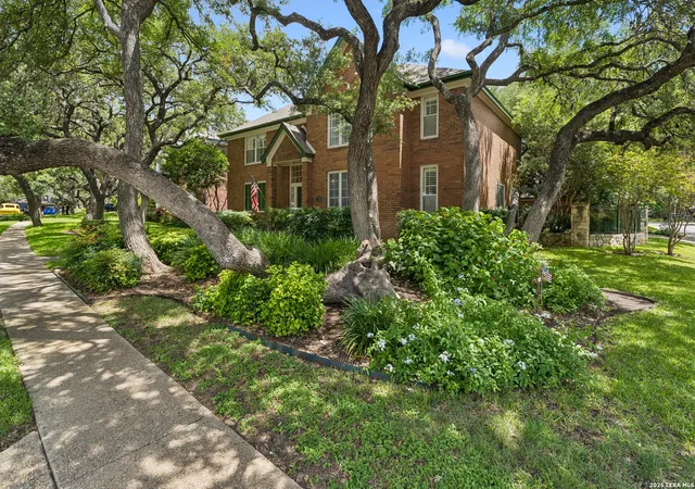 Photo 3 of Sale Pending at 2603 Inwood View Dr, San Antonio, TX 78248 | MLS# 1991646 | Listing updated on 2026-09-01