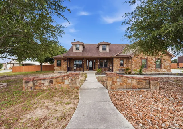 Photo 1 of Sale Pending at 117 Vintage Run, La Vernia, TX 78121 | MLS# 1991703 | Listing updated on 2026-08-30