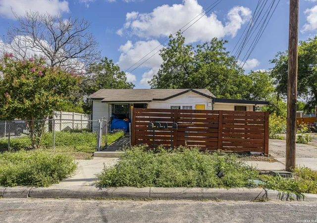 14th image of 435 Gould St, San Antonio, TX 78207 | MLS# 1991714