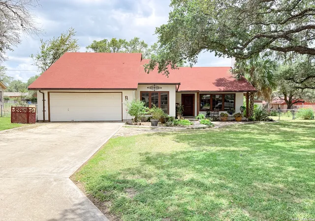 Homes for sale in Devine, TX | 215 Sollock Dr, Devine, TX 78016 | MLS# 1991725