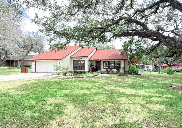 Homes for sale in Devine, TX | 215 Sollock Dr, Devine, TX 78016 | MLS# 1991725