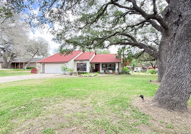 Homes for sale in Devine, TX | 215 Sollock Dr, Devine, TX 78016 | MLS# 1991725