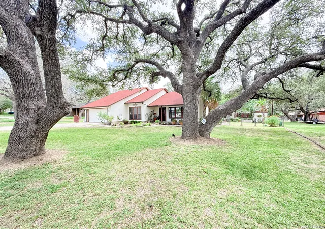 Homes for sale in Devine, TX | 215 Sollock Dr, Devine, TX 78016 | MLS# 1991725