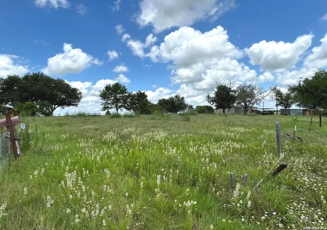 2nd image of 1460 Sandy Elm Rd, La Vernia, TX 78121 | MLS# 1991790
