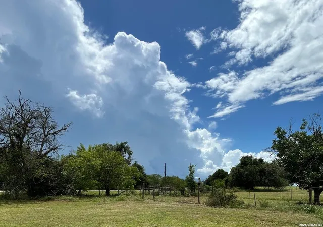 3rd image of 1460 Sandy Elm Rd, La Vernia, TX 78121 | MLS# 1991790