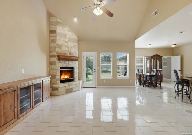 Photo 4 of Single family home for sale at 125 Big Sky Dr, New Braunfels, TX 78132 | MLS# 1991791 | Listing updated on 2026-09-15